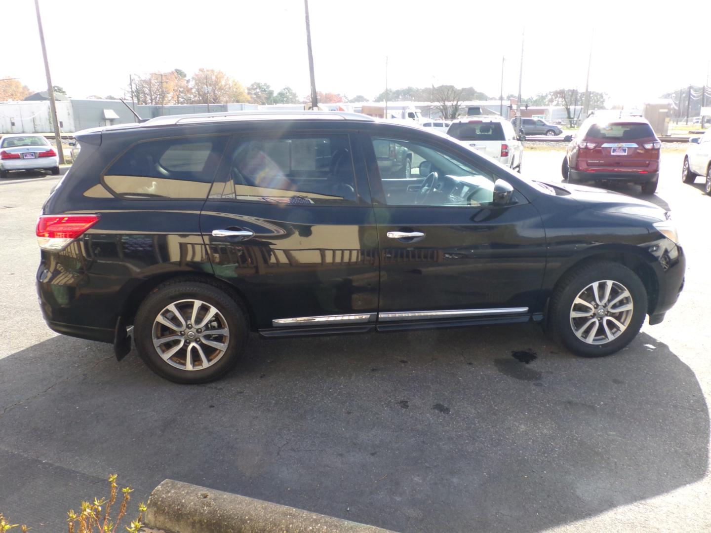 2013 Black Nissan Pathfinder (5N1AR2MM9DC) , located at 5700 Curlew Drive, Norfolk, VA, 23502, (757) 455-6330, 36.841885, -76.209412 - Photo#16